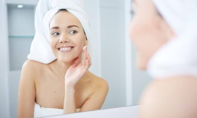 你真的需要涂面霜？這幾個情況用面霜，皮膚負擔(dān)變重！