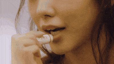 秋冬嘴唇容易干，潤(rùn)唇膏你涂對(duì)了嗎？